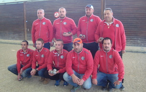 L'APS LE POUZIN: composée de: François Dubois, Thierry et Thomas Vialle, Ludovic Haon, Sébastien Chazel, Cyril et Stéphane Douzant, Daniel Méjean et le cap. Mathieu Vialle.