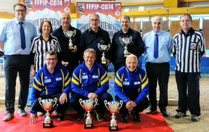2017 Chpt départ., Champions accroupis: Pascal, Bruno & Jacky. Debout Bernard, Philippe & Joël. Les délégués Sébastien et Gérard & les arbitres Françoise & Fred. 